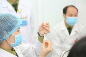 Chính thức tiêm những mũi vắc xin COVID-19 của AstraZeneca tại Việt Nam