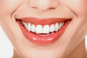 10 mẹo áp dụng mỗi ngày cho răng trắng sáng